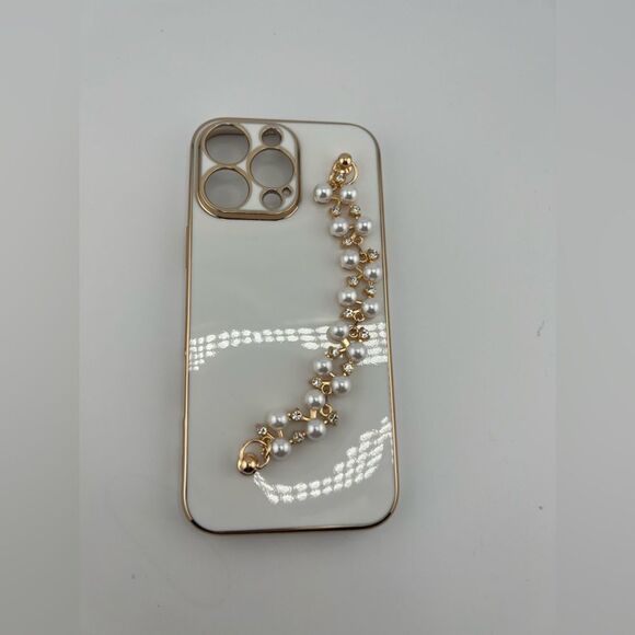 Elegant Pearl Chain iPhone Case - Picture 5 of 5